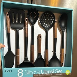 8-pc Mi Silicone Utensil Set with Black Walnut Wood Handles set NEW IN BOX